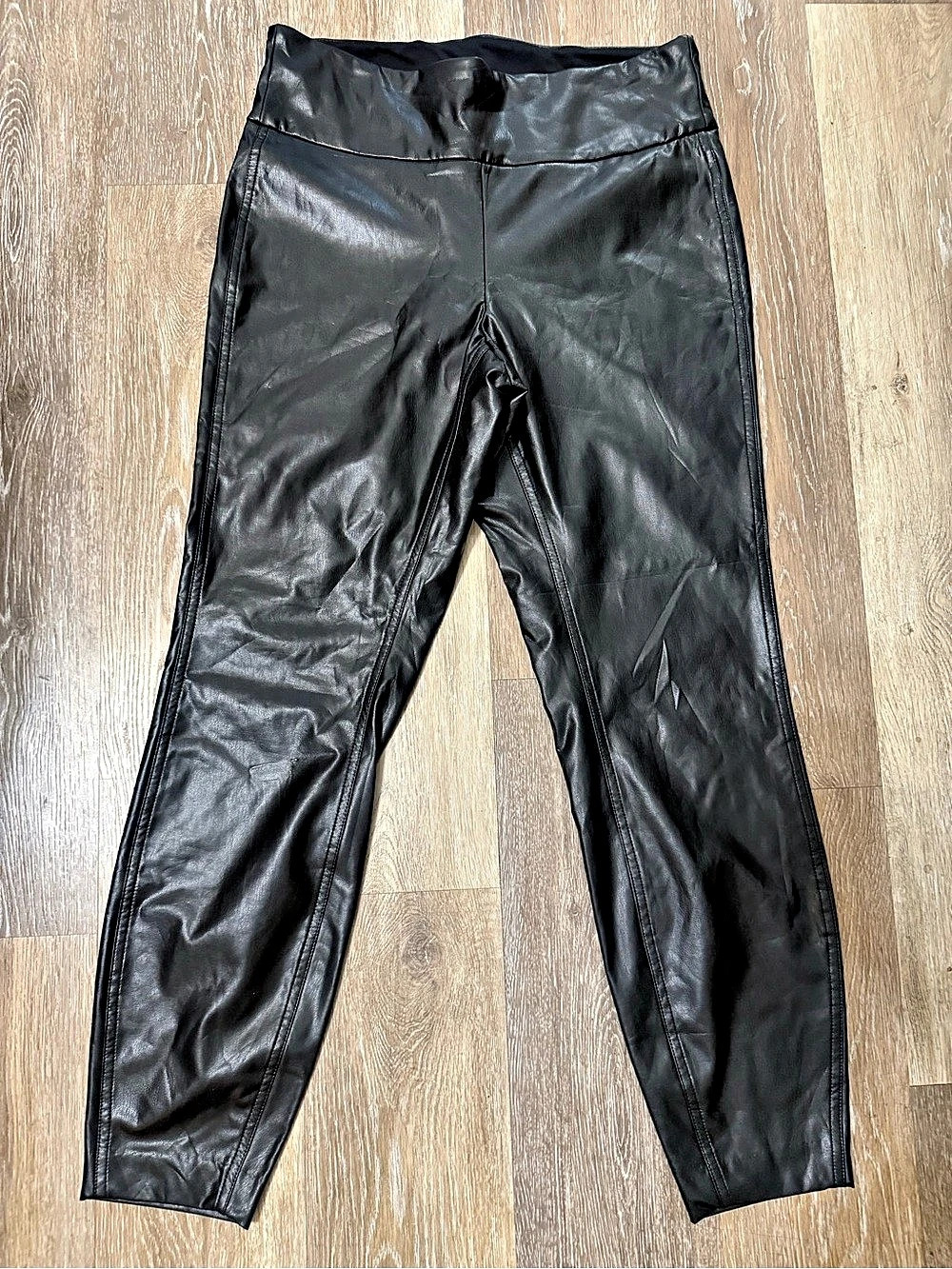 Rafaella Faux Leather Trimmed Pull-On Pant Black Size 10 NWOT for reference I’m